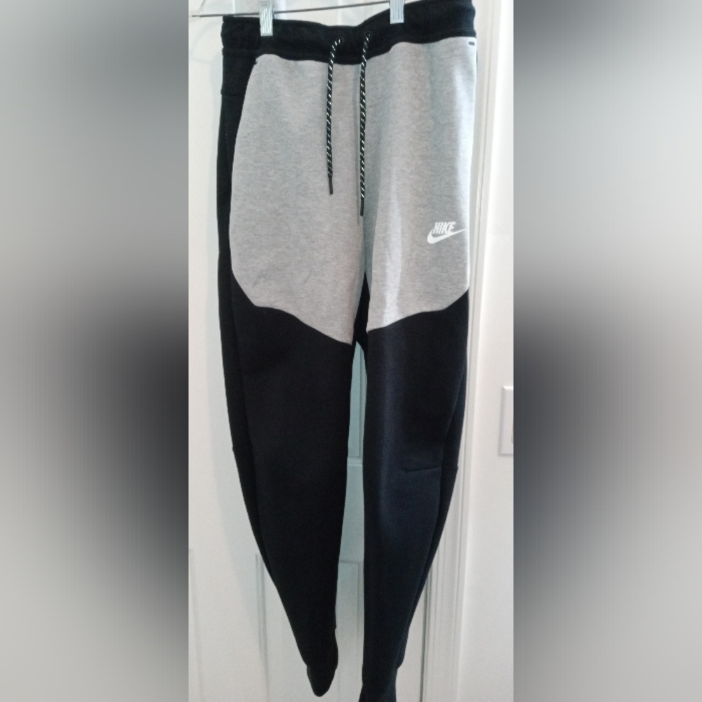 Net men's small tapered slim fit regular length Nike bottoms